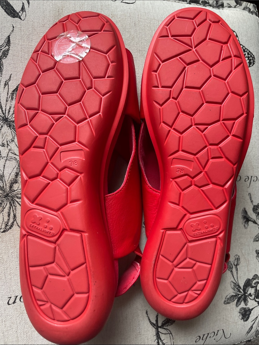Camper Balloon Red Leather Cross Strap Sandals - Picture 7 of 9